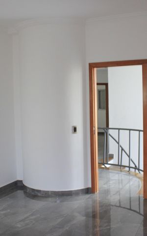 Casa à venda com 247m², 5 quartos e 2 vagasSuíte