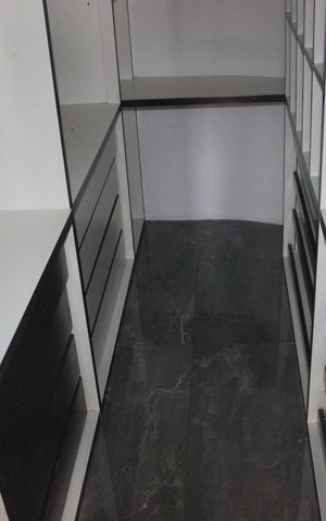 Casa à venda com 247m², 5 quartos e 2 vagasCloset da Suíte