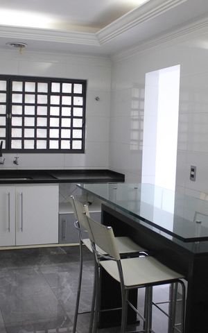 Casa à venda com 247m², 5 quartos e 2 vagasCozinha