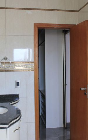Casa à venda com 247m², 5 quartos e 2 vagasBanheiro da Suíte