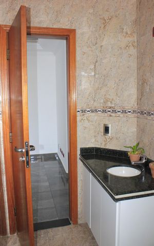 Casa à venda com 247m², 5 quartos e 2 vagasBanheiro social