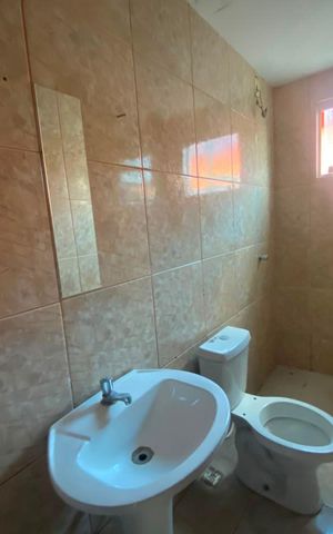 Casa para alugar com 120m², 3 quartos e 2 vagas Casa para alugar com 120m², 3 quartos e 2 vagasBanheiro social