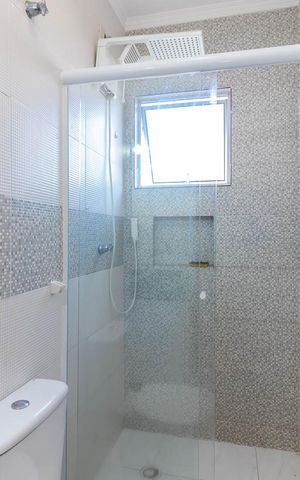 Casa de condomínio para alugar com 100m², 3 quartos e 2 vagas Casa de condomínio para alugar com 100m², 3 quartos e 2 vagasBanheiro da Suíte 2