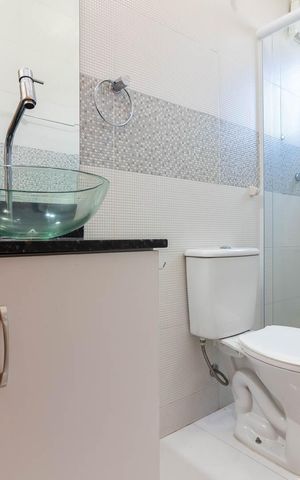 Casa de condomínio para alugar com 100m², 3 quartos e 2 vagas Casa de condomínio para alugar com 100m², 3 quartos e 2 vagasBanheiro da Suíte 2
