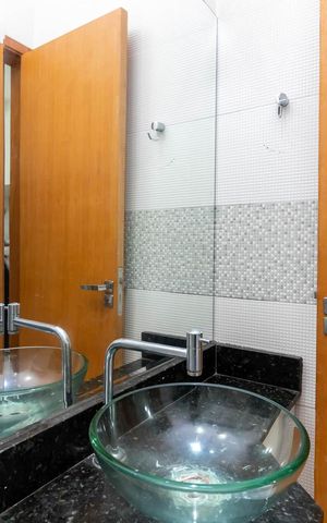 Casa de condomínio para alugar com 100m², 3 quartos e 2 vagas Casa de condomínio para alugar com 100m², 3 quartos e 2 vagasBanheiro da Suíte 1