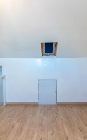 Casa de condomínio para alugar com 100m², 3 quartos e 2 vagas Casa de condomínio para alugar com 100m², 3 quartos e 2 vagasQuarto 3 / Sótão
