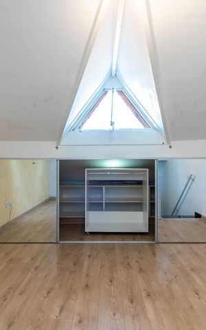Casa de condomínio para alugar com 100m², 3 quartos e 2 vagas Casa de condomínio para alugar com 100m², 3 quartos e 2 vagasQuarto 3 / Sótão