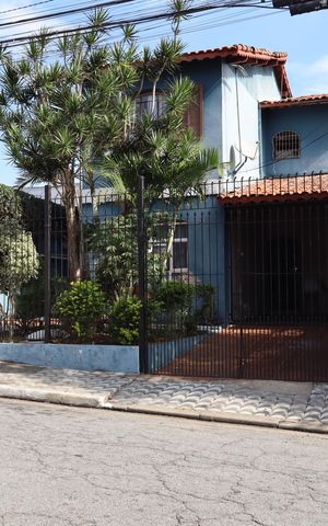 Casa à venda com 110m², 4 quartos e 2 vagasFachada