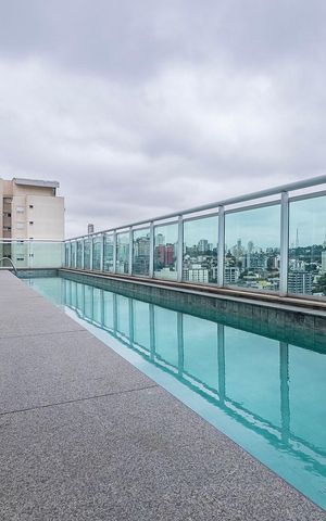 Studio à venda com 32m², 1 quarto e 1 vaga Studio à venda com 32m², 1 quarto e 1 vagaPiscina
