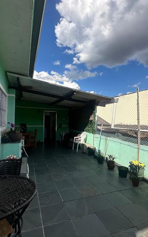 Casa à venda com 323m², 3 quartos e 10 vagas Casa à venda com 323m², 3 quartos e 10 vagasVaranda