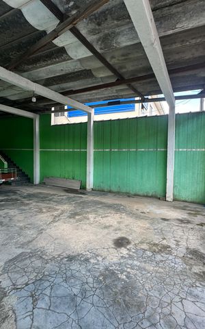 Casa à venda com 323m², 3 quartos e 10 vagas Casa à venda com 323m², 3 quartos e 10 vagasGaragem