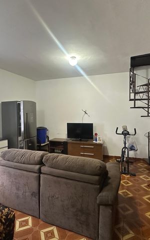 Casa à venda com 323m², 3 quartos e 10 vagas Casa à venda com 323m², 3 quartos e 10 vagasSala