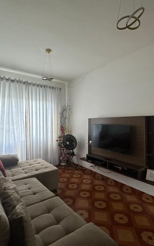Casa à venda com 323m², 3 quartos e 10 vagas Casa à venda com 323m², 3 quartos e 10 vagasSala de TV