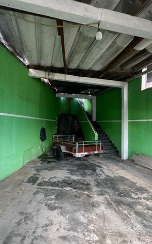 Casa à venda com 323m², 3 quartos e 10 vagas Casa à venda com 323m², 3 quartos e 10 vagasGaragem