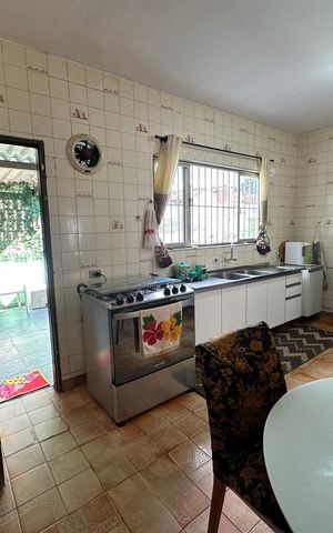 Casa à venda com 323m², 3 quartos e 10 vagas Casa à venda com 323m², 3 quartos e 10 vagasCozinha