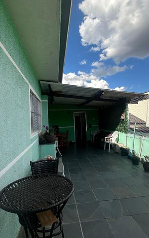 Casa à venda com 323m², 3 quartos e 10 vagas Casa à venda com 323m², 3 quartos e 10 vagasVaranda