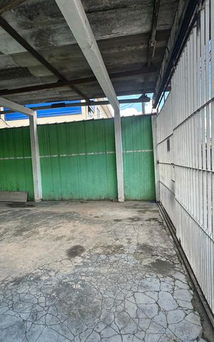 Casa à venda com 323m², 3 quartos e 10 vagas Casa à venda com 323m², 3 quartos e 10 vagasGaragem