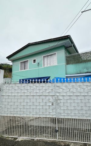 Casa à venda com 323m², 3 quartos e 10 vagas Casa à venda com 323m², 3 quartos e 10 vagasFachada