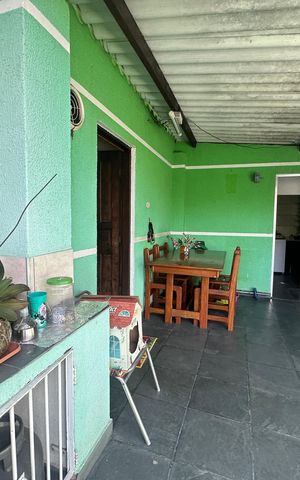 Casa à venda com 323m², 3 quartos e 10 vagas Casa à venda com 323m², 3 quartos e 10 vagasVaranda