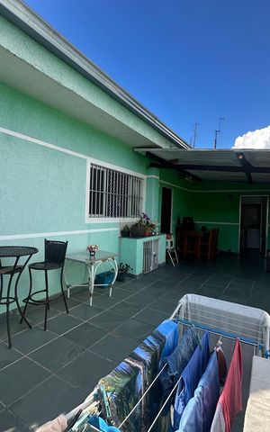 Casa à venda com 323m², 3 quartos e 10 vagas Casa à venda com 323m², 3 quartos e 10 vagasVaranda