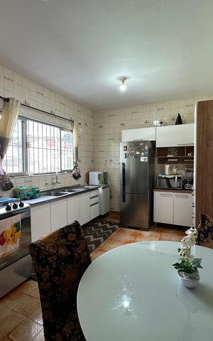 Casa à venda com 323m², 3 quartos e 10 vagas Casa à venda com 323m², 3 quartos e 10 vagasCozinha
