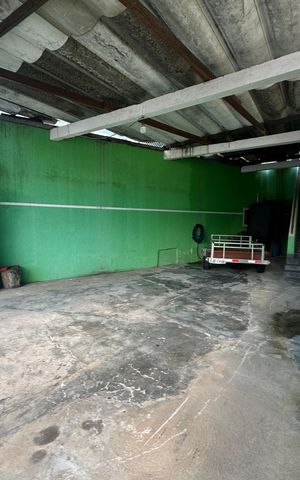 Casa à venda com 323m², 3 quartos e 10 vagas Casa à venda com 323m², 3 quartos e 10 vagasGaragem