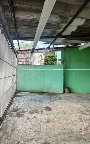 Casa à venda com 323m², 3 quartos e 10 vagas Casa à venda com 323m², 3 quartos e 10 vagasGaragem