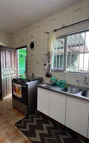 Casa à venda com 323m², 3 quartos e 10 vagas Casa à venda com 323m², 3 quartos e 10 vagasCozinha