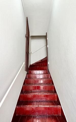 Casa à venda com 55m², 2 quartos e 1 vagaEscada