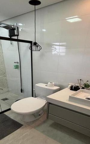 Casa à venda com 85m², 2 quartos e 2 vagas Casa à venda com 85m², 2 quartos e 2 vagasBanheiro
