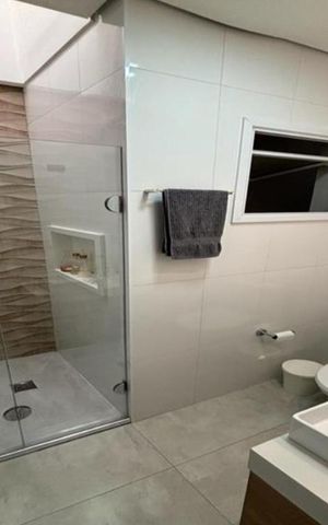 Casa à venda com 85m², 2 quartos e 2 vagas Casa à venda com 85m², 2 quartos e 2 vagasBanheiro