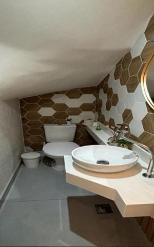 Casa à venda com 85m², 2 quartos e 2 vagas Casa à venda com 85m², 2 quartos e 2 vagasBanheiro