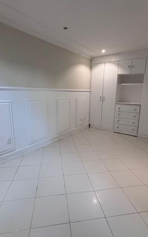Casa de condomínio à venda com 580m², 6 quartos e 4 vagas Casa de condomínio à venda com 580m², 6 quartos e 4 vagasQuarto 4