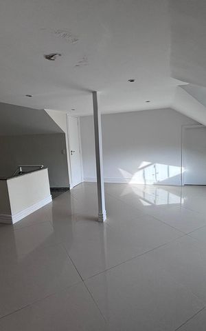 Casa de condomínio à venda com 580m², 6 quartos e 4 vagas Casa de condomínio à venda com 580m², 6 quartos e 4 vagasSótão