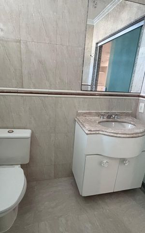 Casa de condomínio à venda com 580m², 6 quartos e 4 vagas Casa de condomínio à venda com 580m², 6 quartos e 4 vagasBanheiro do quarto 4
