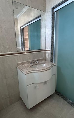 Casa de condomínio à venda com 580m², 6 quartos e 4 vagas Casa de condomínio à venda com 580m², 6 quartos e 4 vagasBanheiro do quarto 4