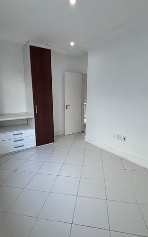 Casa de condomínio à venda com 580m², 6 quartos e 4 vagas Casa de condomínio à venda com 580m², 6 quartos e 4 vagasQuarto 3