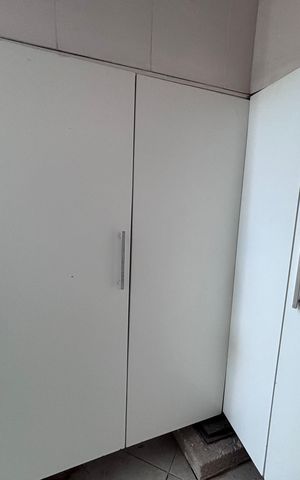 Casa de condomínio à venda com 580m², 6 quartos e 4 vagas Casa de condomínio à venda com 580m², 6 quartos e 4 vagasÁrea de Serviço