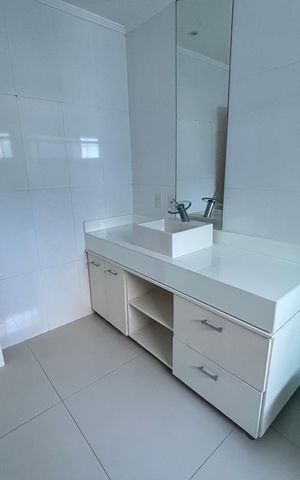 Casa de condomínio à venda com 580m², 6 quartos e 4 vagas Casa de condomínio à venda com 580m², 6 quartos e 4 vagasBanheiro do quarto 6