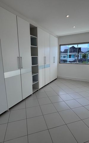 Casa de condomínio à venda com 580m², 6 quartos e 4 vagas Casa de condomínio à venda com 580m², 6 quartos e 4 vagasQuarto 2