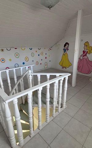 Casa de condomínio à venda com 580m², 6 quartos e 4 vagas Casa de condomínio à venda com 580m², 6 quartos e 4 vagasSótão 2