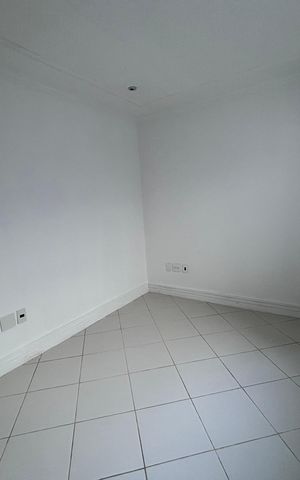 Casa de condomínio à venda com 580m², 6 quartos e 4 vagas Casa de condomínio à venda com 580m², 6 quartos e 4 vagasQuarto 3