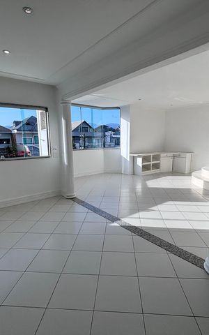 Casa de condomínio à venda com 580m², 6 quartos e 4 vagas Casa de condomínio à venda com 580m², 6 quartos e 4 vagasQuarto 2