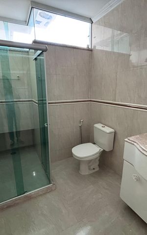 Casa de condomínio à venda com 580m², 6 quartos e 4 vagas Casa de condomínio à venda com 580m², 6 quartos e 4 vagasBanheiro do quarto 4