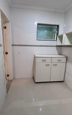 Casa de condomínio à venda com 580m², 6 quartos e 4 vagas Casa de condomínio à venda com 580m², 6 quartos e 4 vagasÁrea de Serviço