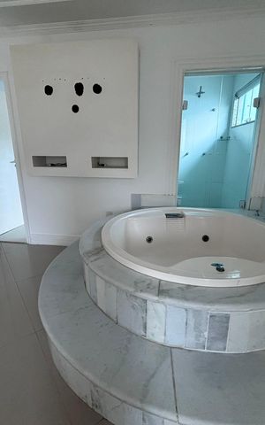 Casa de condomínio à venda com 580m², 6 quartos e 4 vagas Casa de condomínio à venda com 580m², 6 quartos e 4 vagasquarto 6