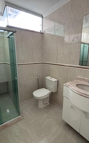 Casa de condomínio à venda com 580m², 6 quartos e 4 vagas Casa de condomínio à venda com 580m², 6 quartos e 4 vagasBanheiro do quarto 4