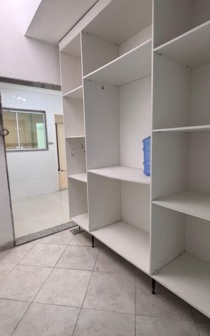 Casa de condomínio à venda com 580m², 6 quartos e 4 vagas Casa de condomínio à venda com 580m², 6 quartos e 4 vagasÁrea de Serviço