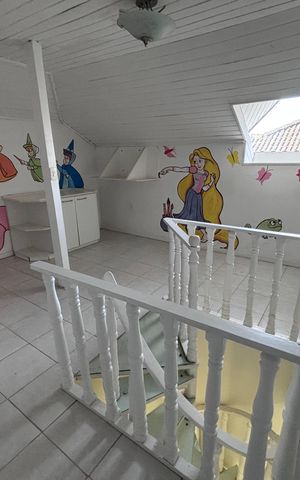 Casa de condomínio à venda com 580m², 6 quartos e 4 vagas Casa de condomínio à venda com 580m², 6 quartos e 4 vagasSótão 2