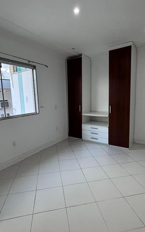 Casa de condomínio à venda com 580m², 6 quartos e 4 vagas Casa de condomínio à venda com 580m², 6 quartos e 4 vagasQuarto 3
